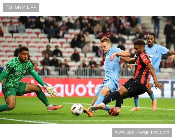 弗赖堡客场3-1逆转尼斯，日本球星铃木唯人献助攻