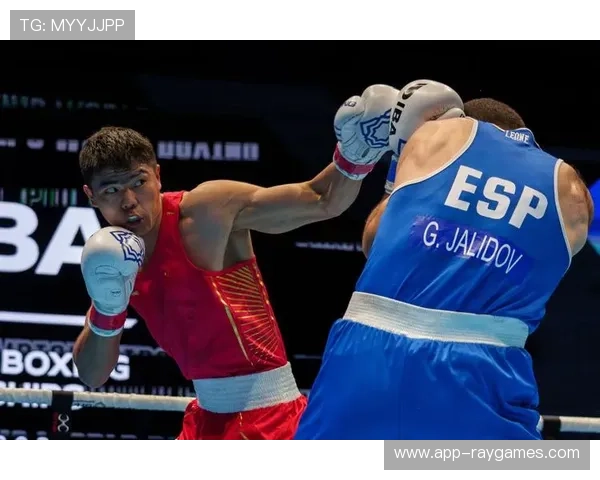 拳击男子超重量级决赛托合塔尔别克夺金，展示重拳威力