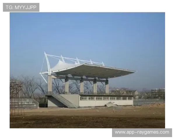 圣西罗保留看台结构，历史记忆融入现代设计